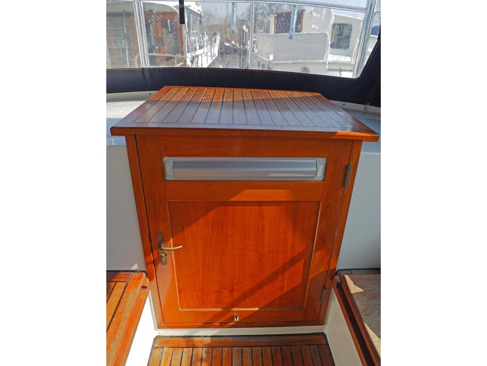 Aft cabin, Accommodation